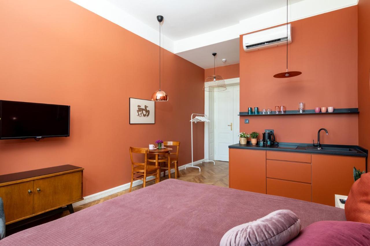 Barbacan Suites - Old Town Apartments - By Upstairs Cracóvia Exterior foto