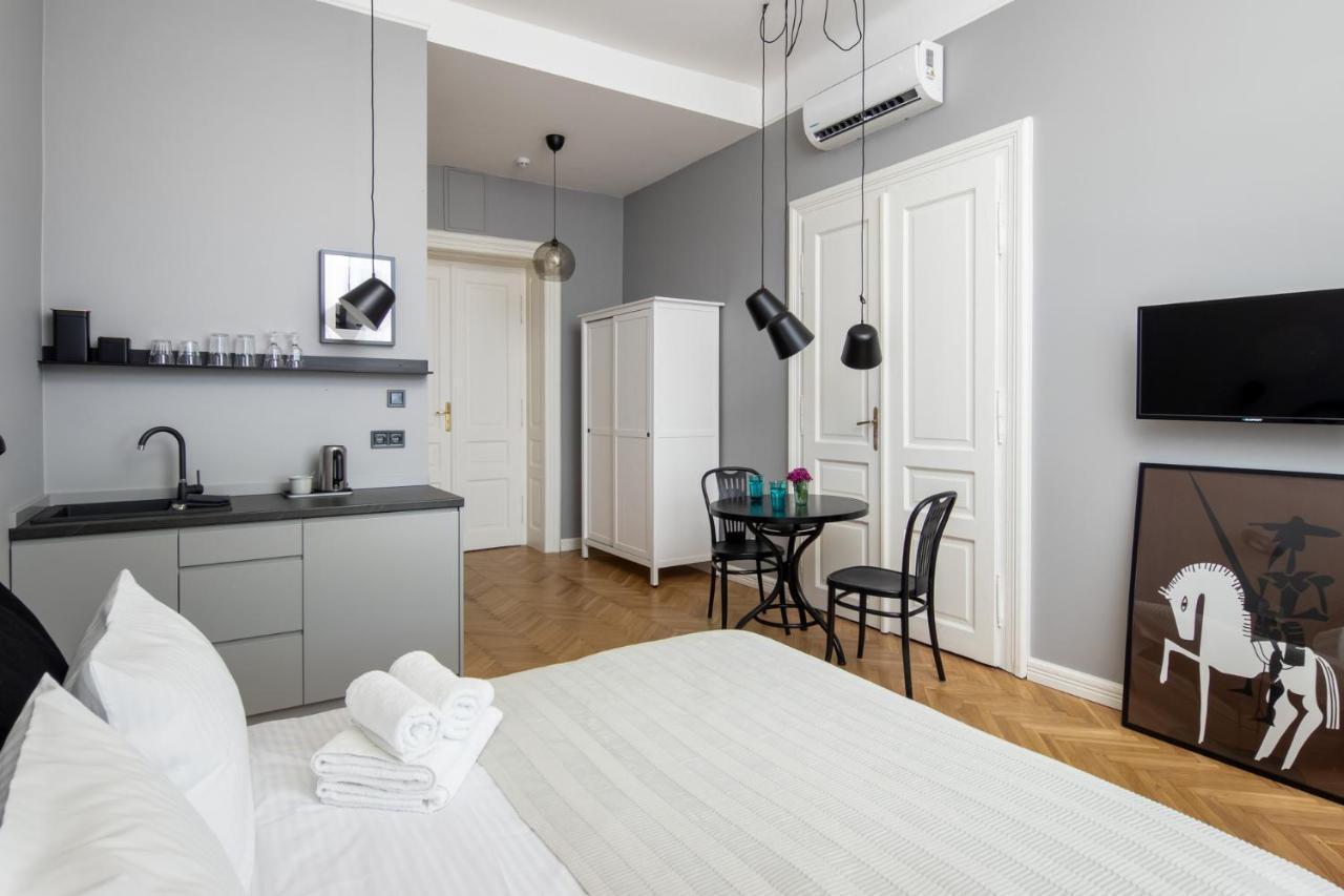 Barbacan Suites - Old Town Apartments - By Upstairs Cracóvia Exterior foto